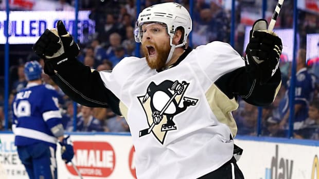 Phil-Kessel-Getty.jpg